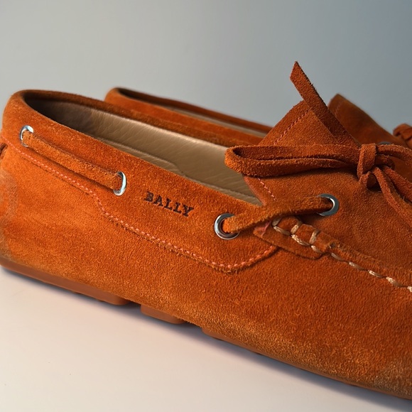 Bally Men’s size 12 shoes. Orange suede. Rubber bottom with Bally Y pattern. - Picture 12 of 13